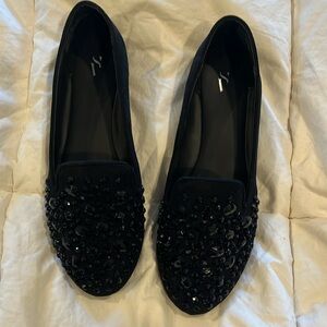 Ladies Shoes.  Svedoblack by Vera Wang.  Black with embellishments.  Size 8. New